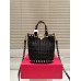 BOLSA VALENTINO GARAVANI ROCKSTUD RÁFIA MINI